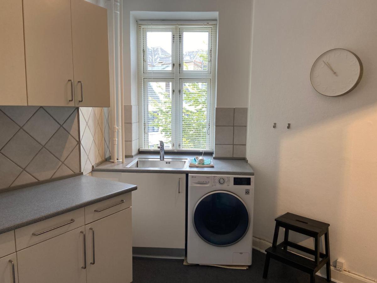 Bright 2-Bedroom Apartment In Elegant Osterbro โคเปนเฮเกน ภายนอก รูปภาพ